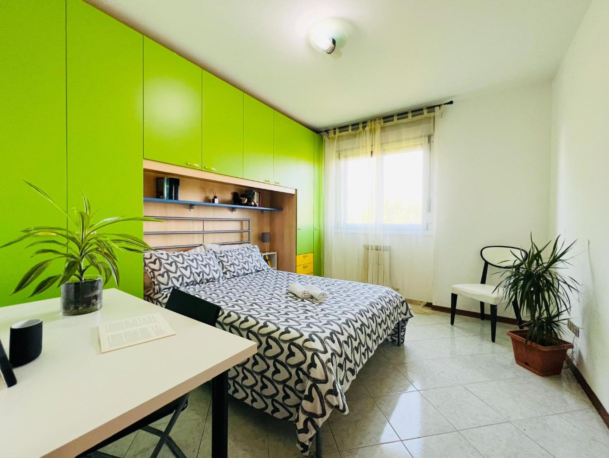 Big In Navigli District With 2 Balcony And Parking Lejlighed