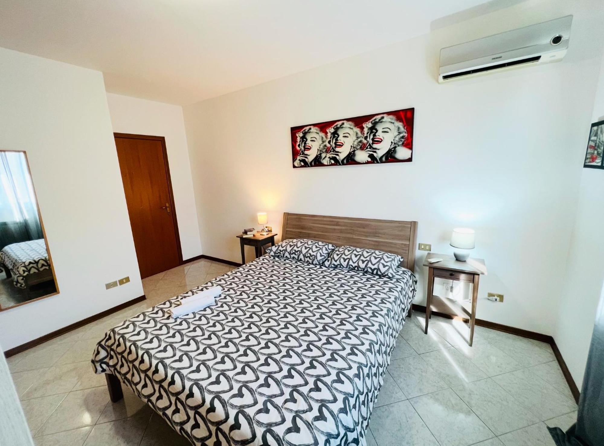 Lejlighed Big In Navigli District With 2 Balcony And Parking Milano