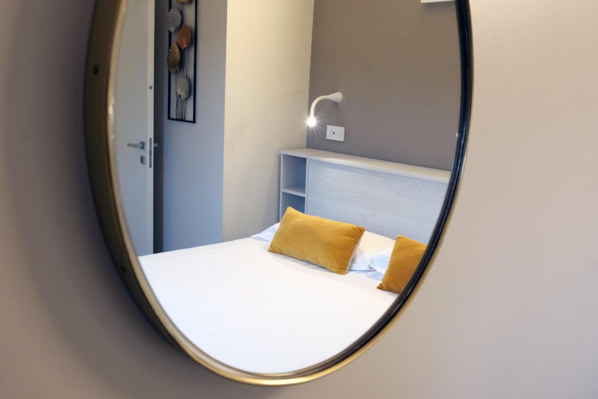 Apartment Comecasa 10 Minutes Walk From Duomo 2 Bedroom *