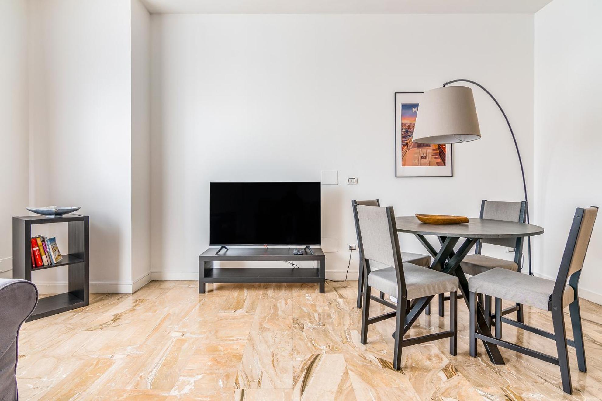 - Brand New 4 Pax Life & The Giulio Cesare 5 * Milano