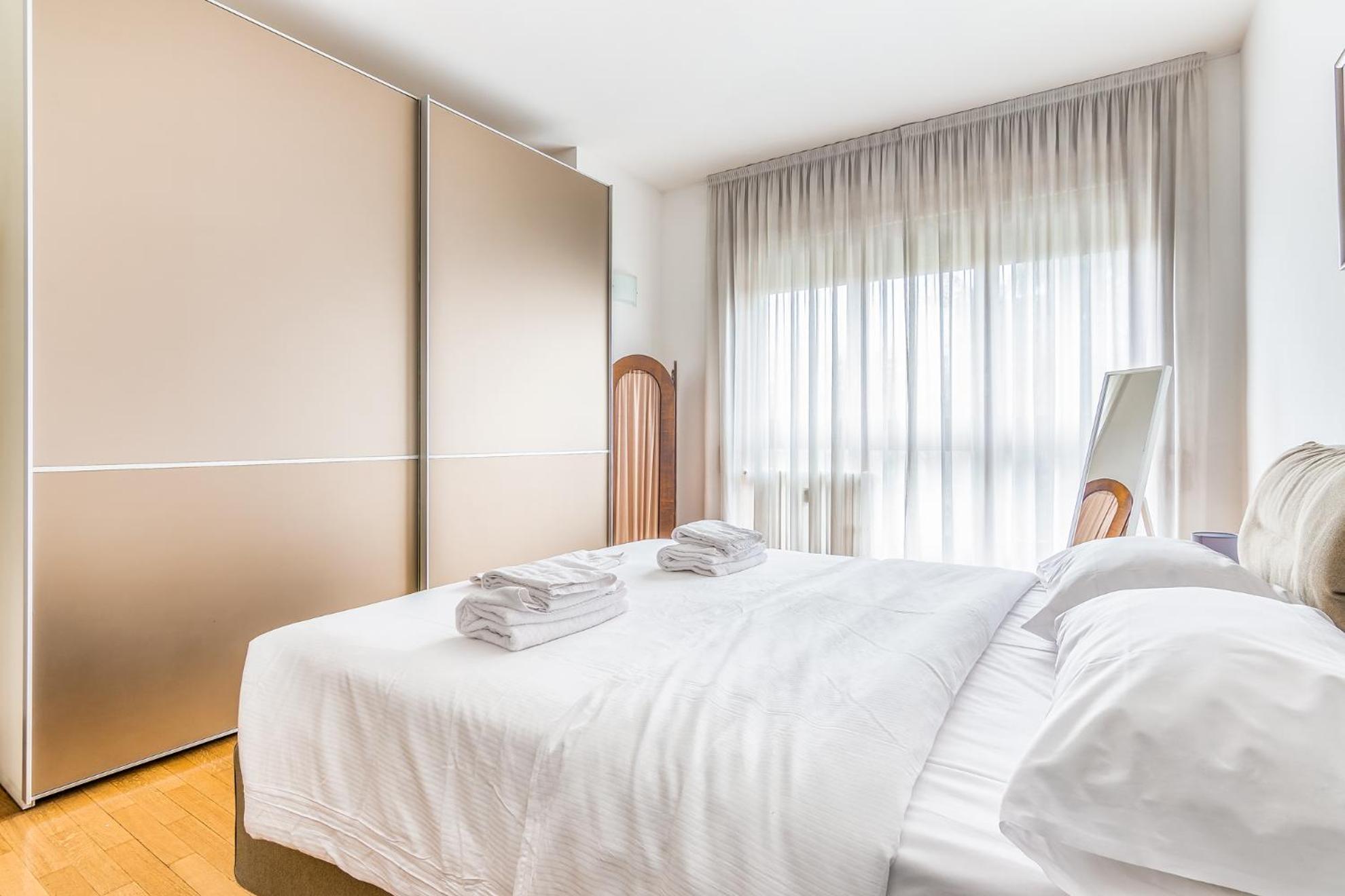 - Brand New 4 Pax Life & The Giulio Cesare 5 Milano