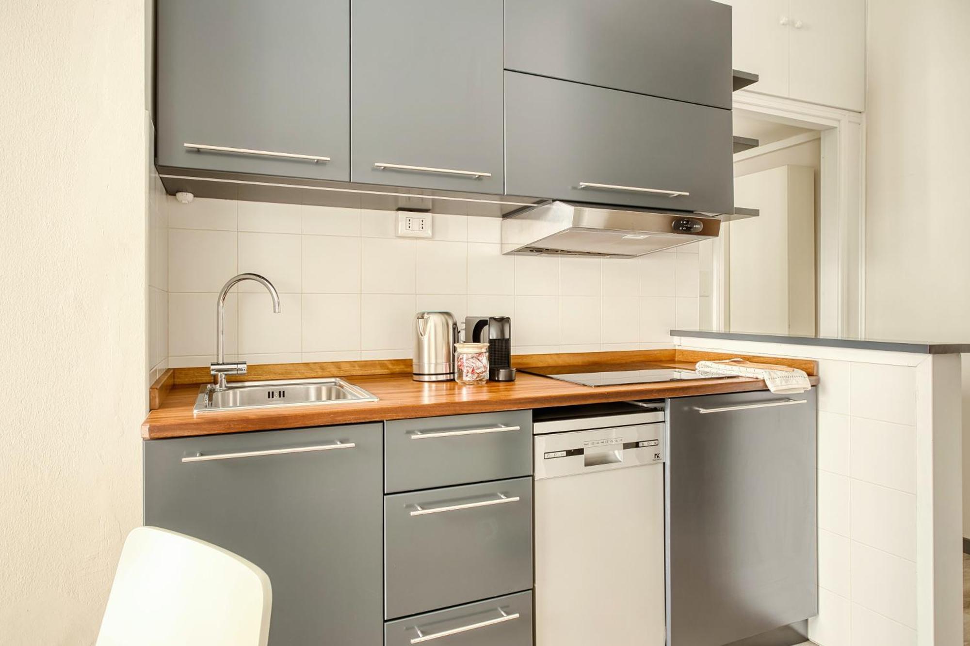 Elegant One-bedroom In Porta Romana Apartment Mailand