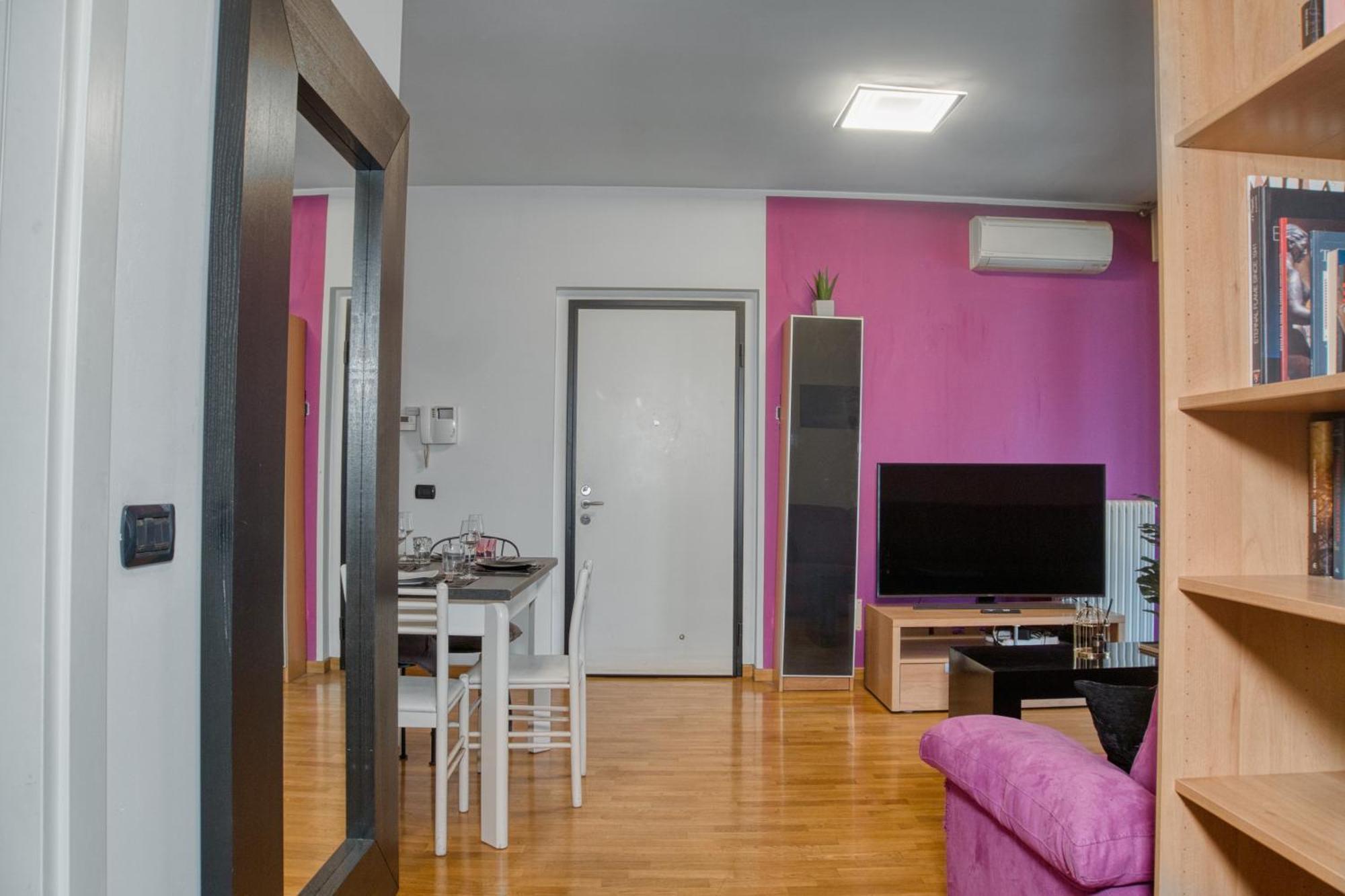Cozy And Charming 2-bedroom In Isola With Big Terrace Leilighet