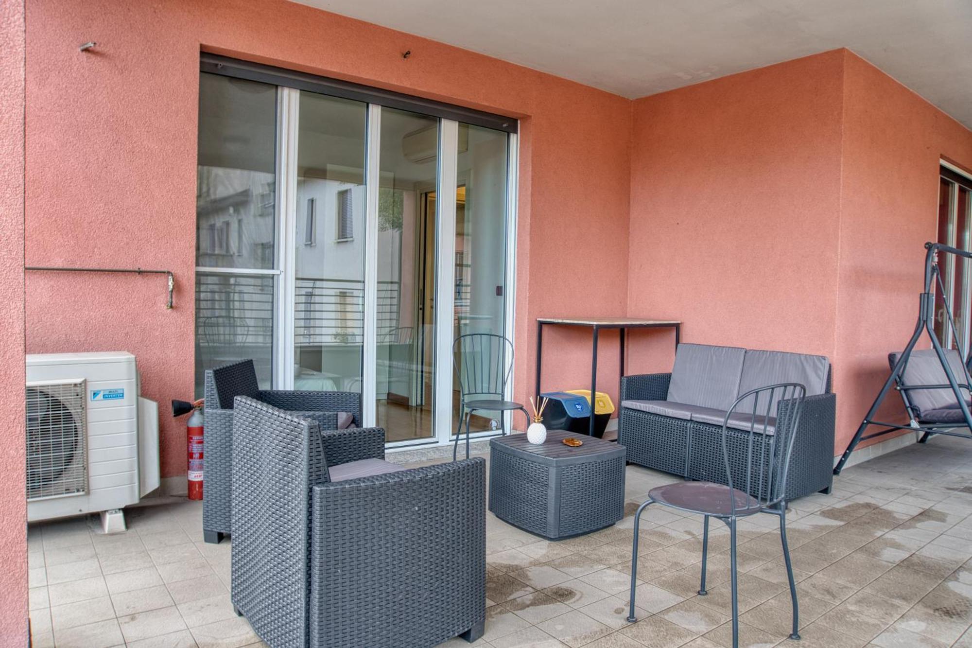 Leilighet Cozy And Charming 2-bedroom In Isola With Big Terrace *