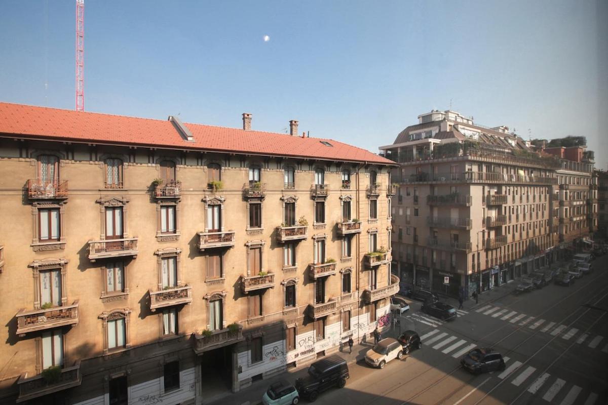 Station 2 * Milano