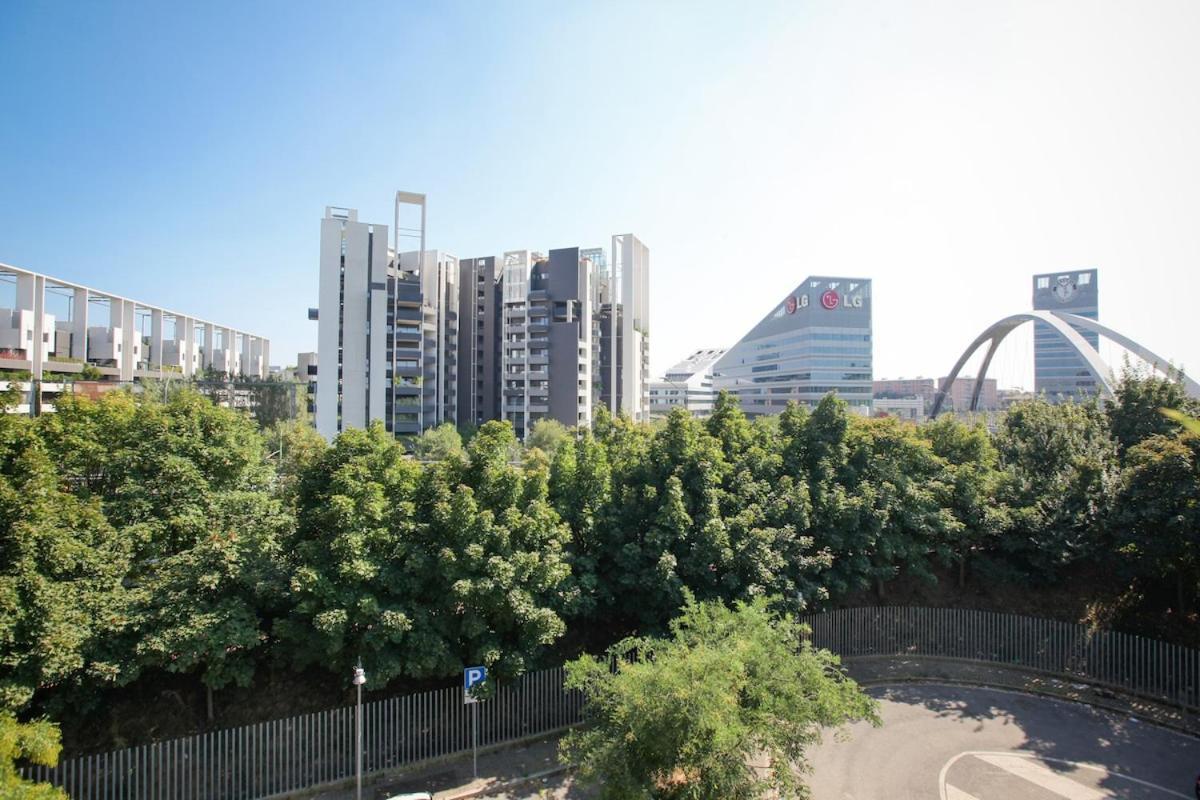 Luminoso Con Ampio Terrazzo A 10 Minuti Dalla Metro Apartment Mailand