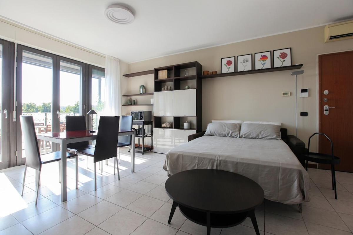 Luminoso Con Ampio Terrazzo A 10 Minuti Dalla Metro Apartment *