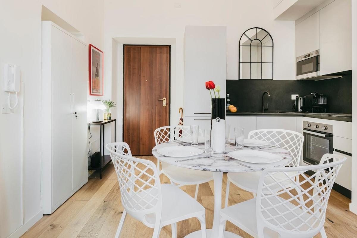 Casa In Palazzo Liberty - E Ben Collegato