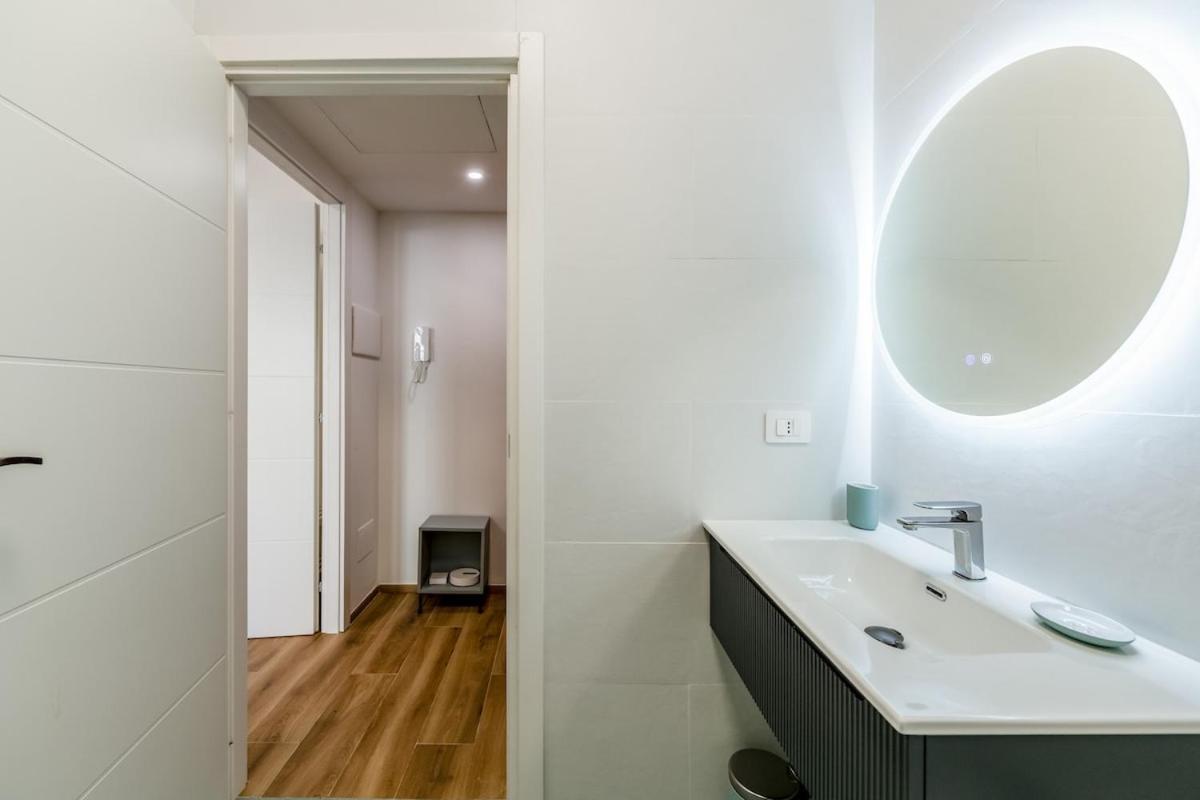 Bright Elegant Flat With Balcony, Portello Appartamento *