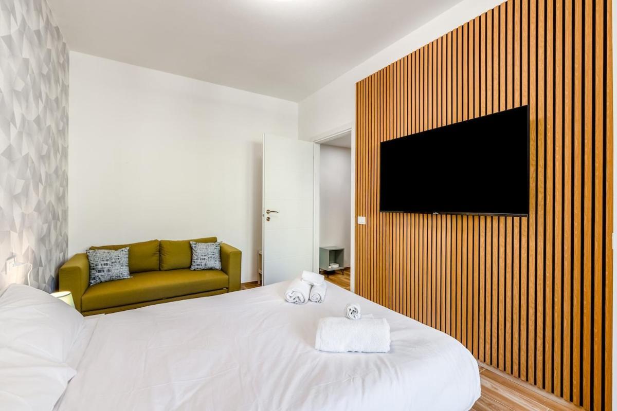 Bright Elegant Flat With Balcony, Portello Appartamento