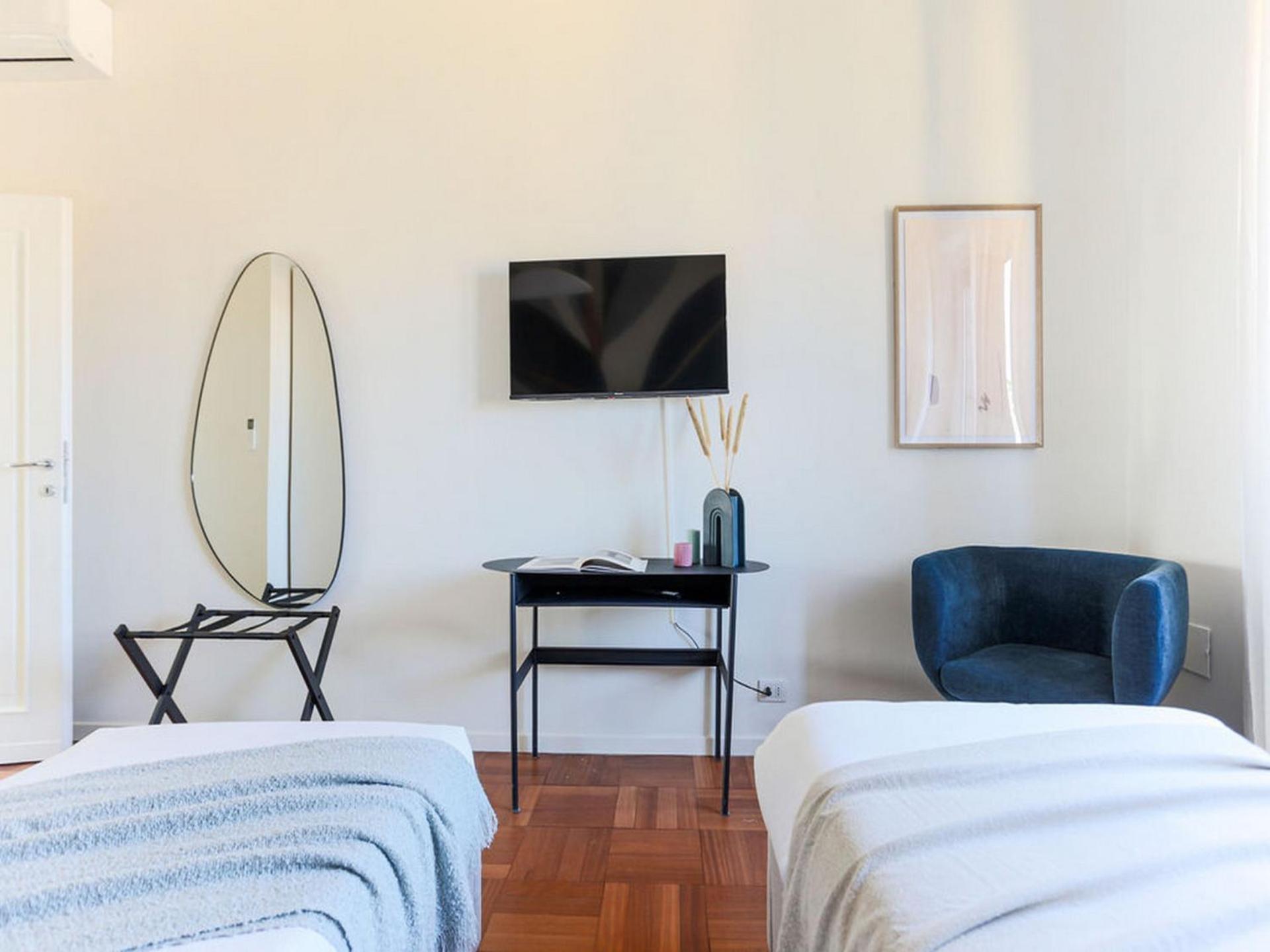 The Rent - Wonderful Multi-bedroom In The Area Colonne Di San Lorenzo Apartment