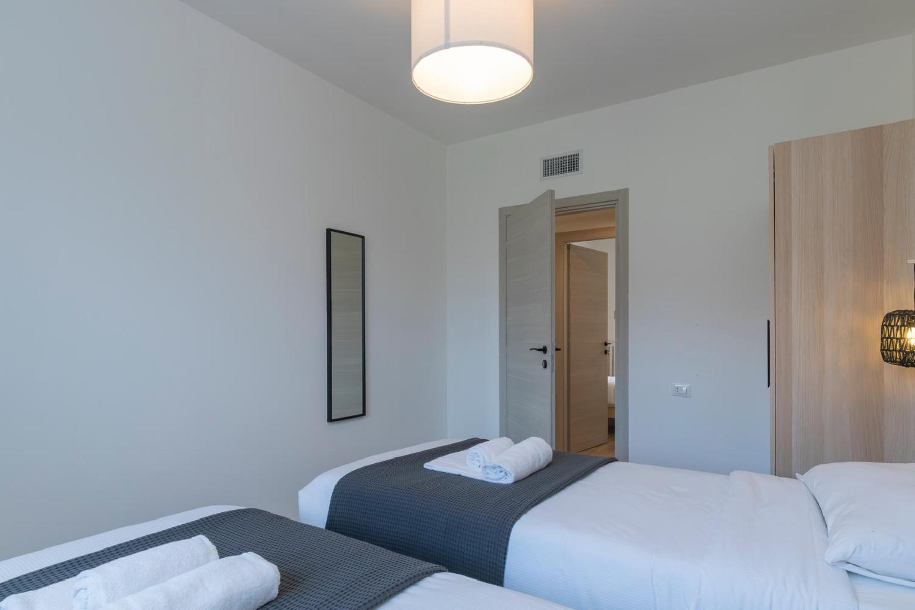 Metro Line 1 Free Parking Apartment