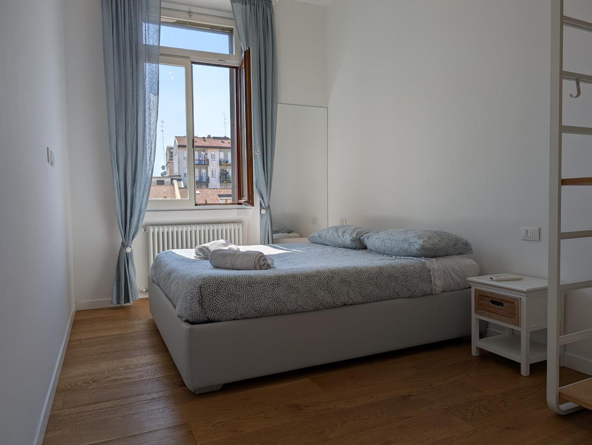 Isola - Bright 2-room With Balcony Mailand