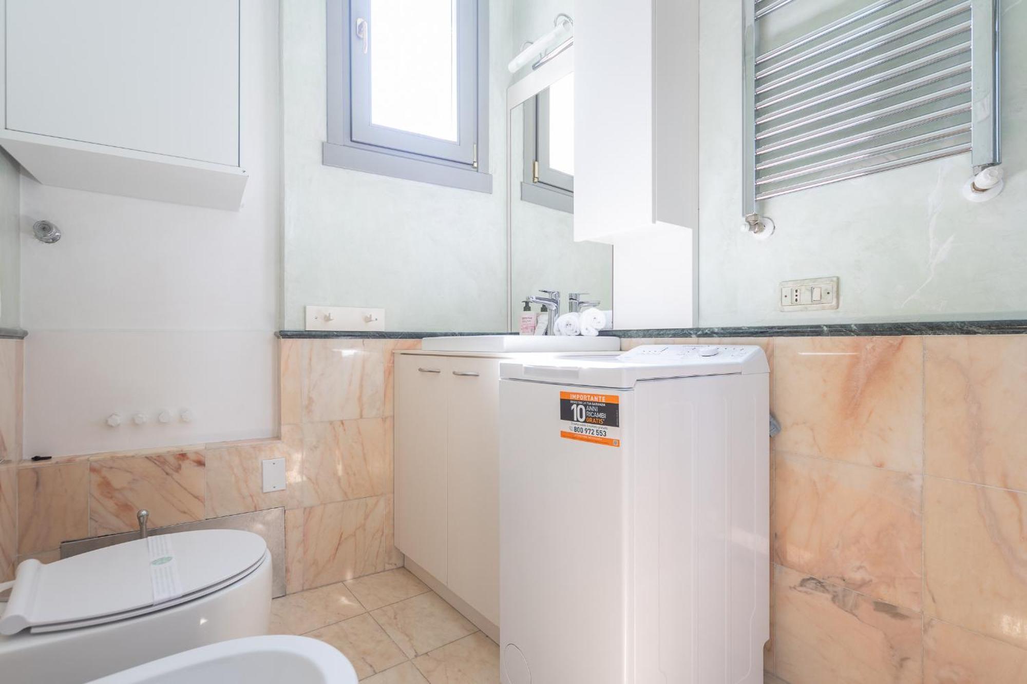 Stunning & 1bdr With Terrace In Cadorna Area By Rentopolis * Milano