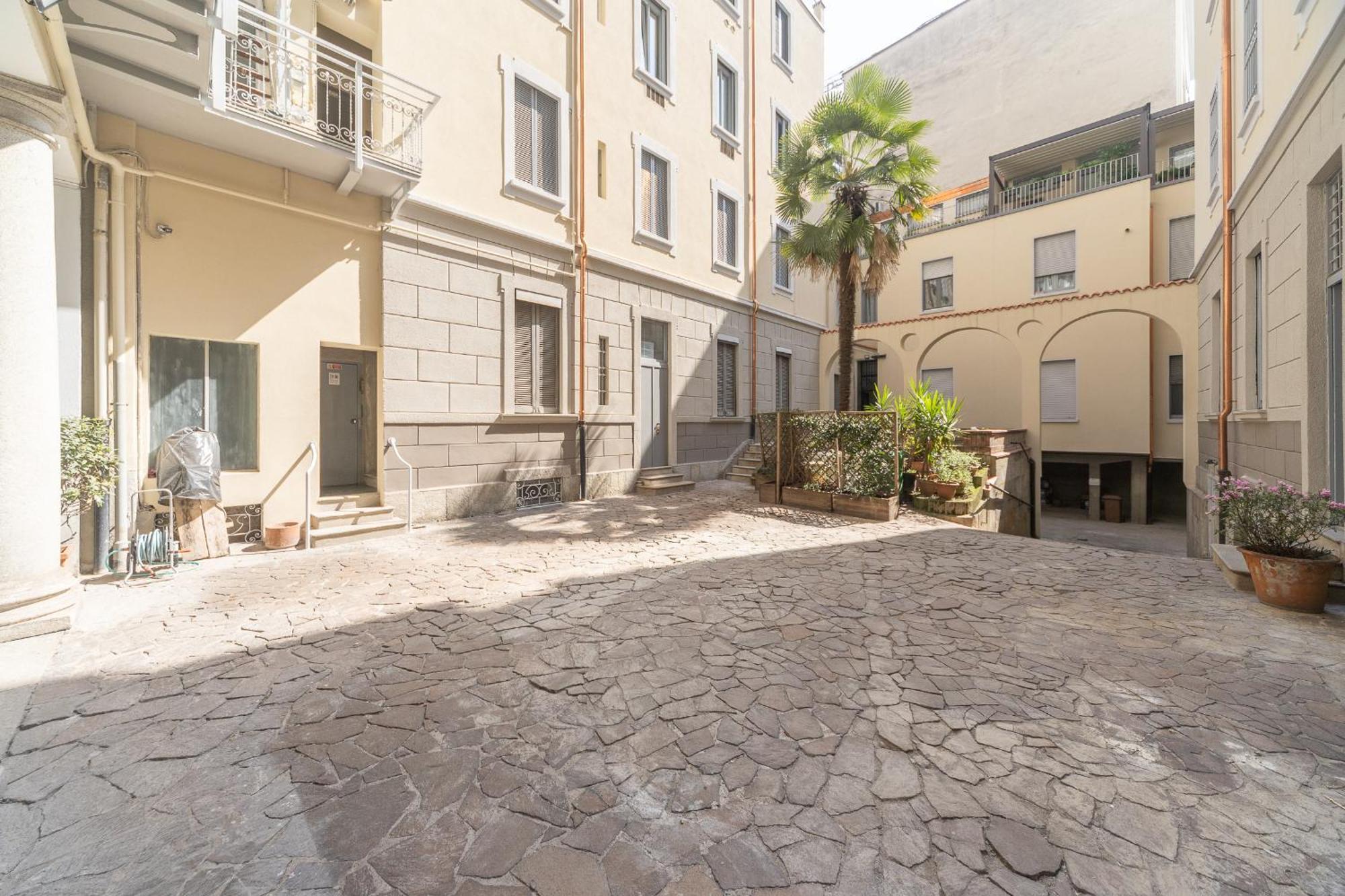 Stunning & 1bdr With Terrace In Cadorna Area By Rentopolis Milano