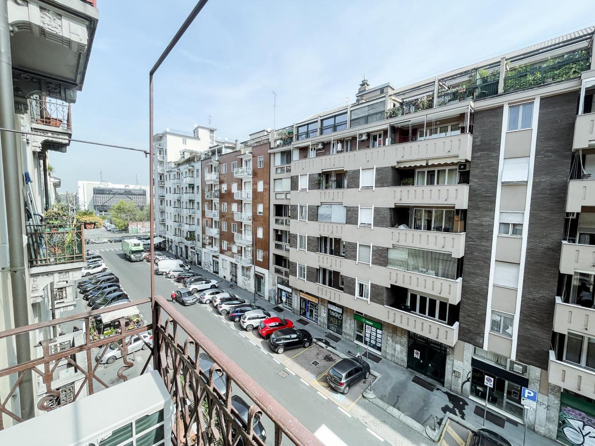 Villoresi - Large Flat Navigli, * Milano