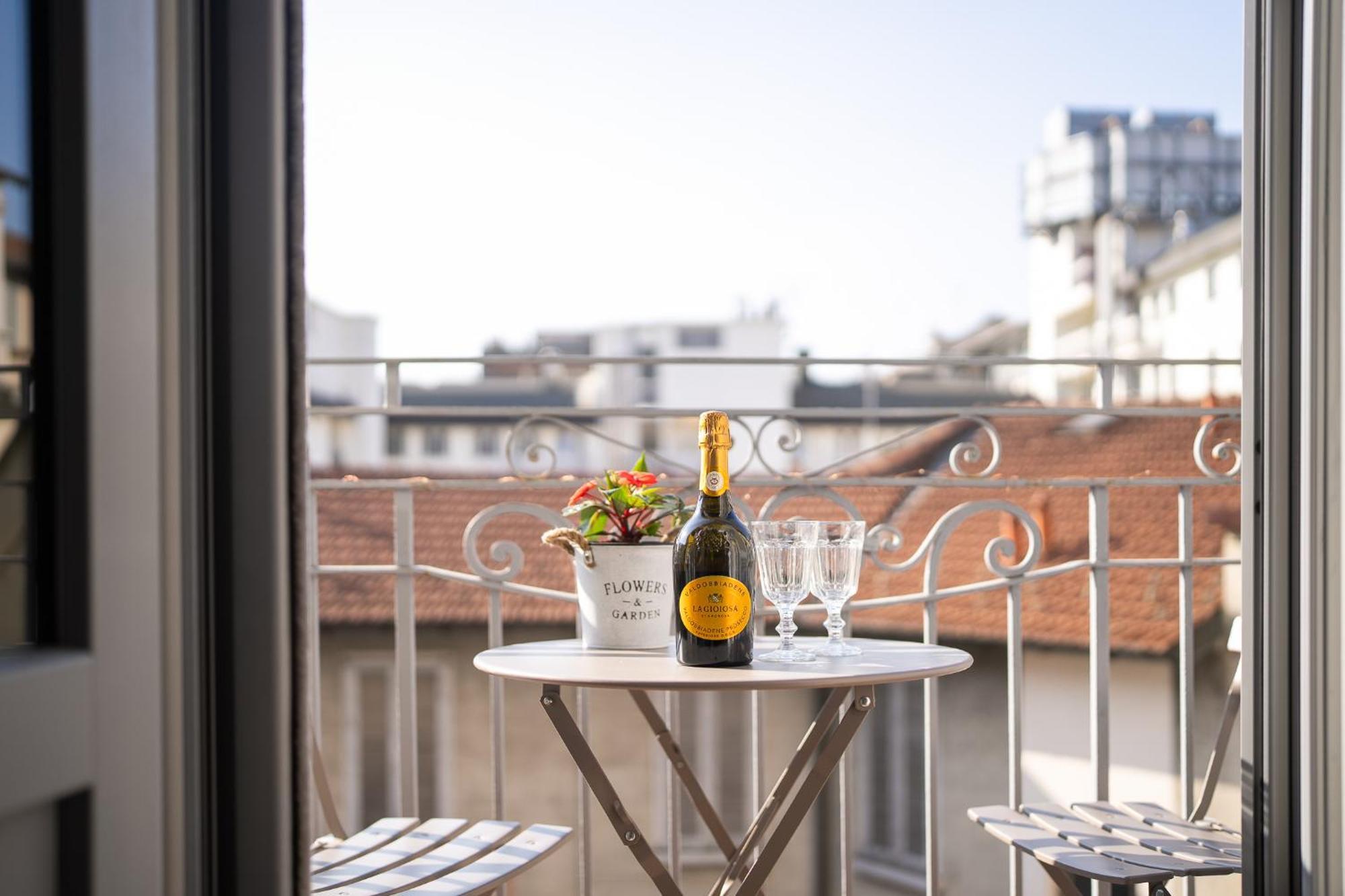 Nuovi Bilocali Station - 2 Con Parcheggio In Box E 1 Con Balcone -no Box- N&s Town Homes * Milano