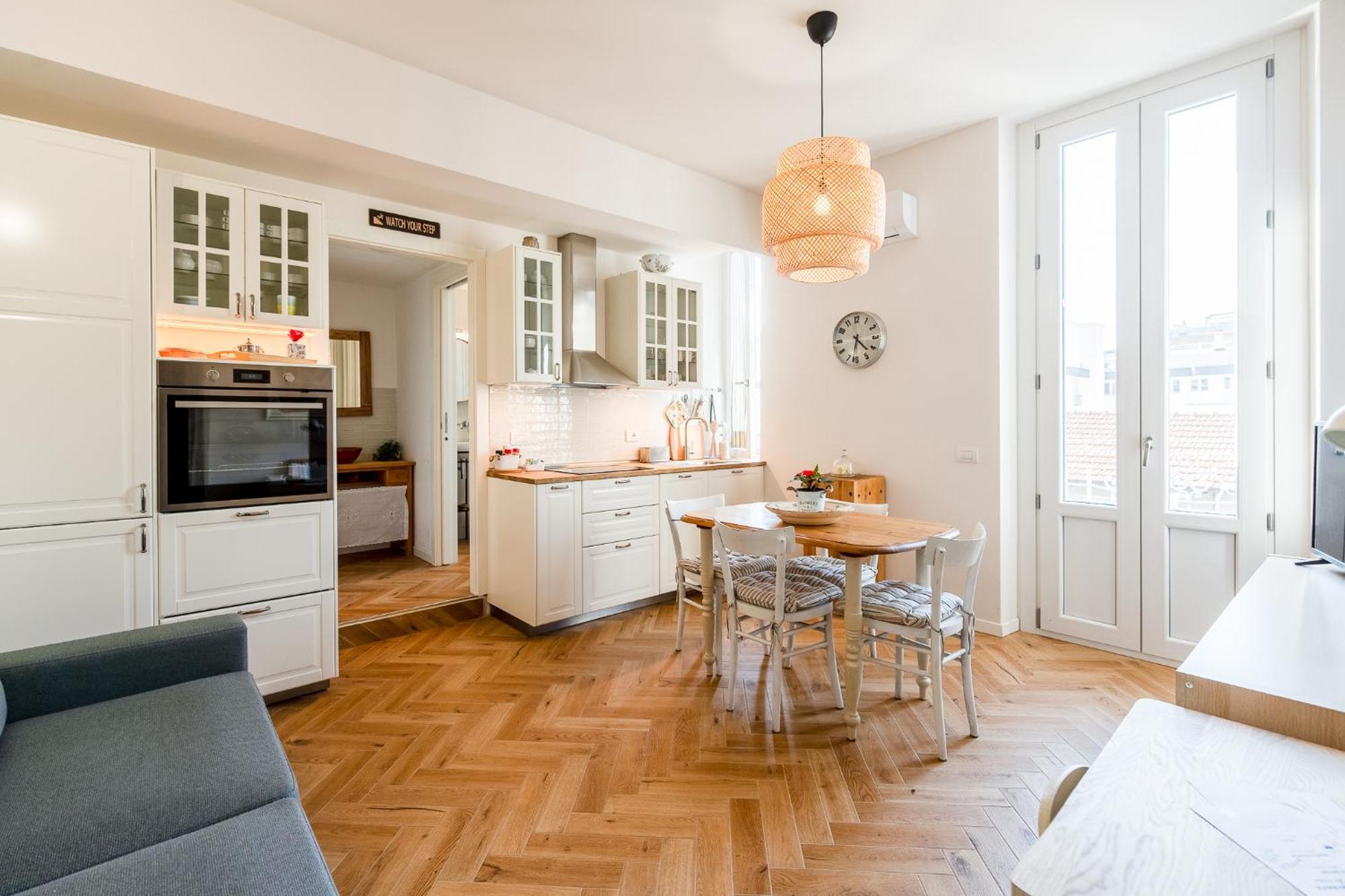 Appartamento Nuovi Bilocali Station - 2 Con Parcheggio In Box E 1 Con Balcone -no Box- N&s Town Homes