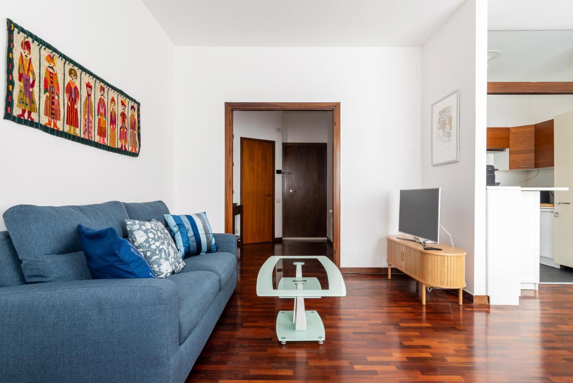 Apartment Wonderful Three-room Just Few Minutes Away From Mm Tricolore