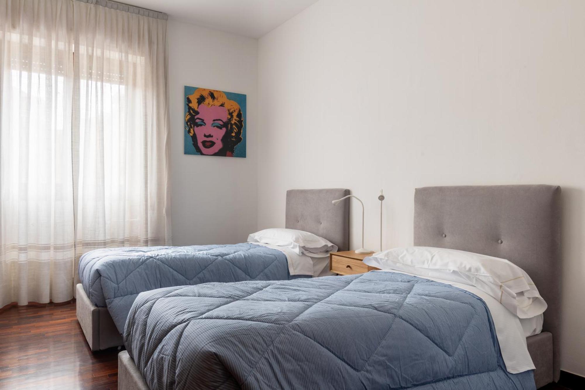 Wonderful Three-room Just Few Minutes Away From Mm Tricolore Apartment *
