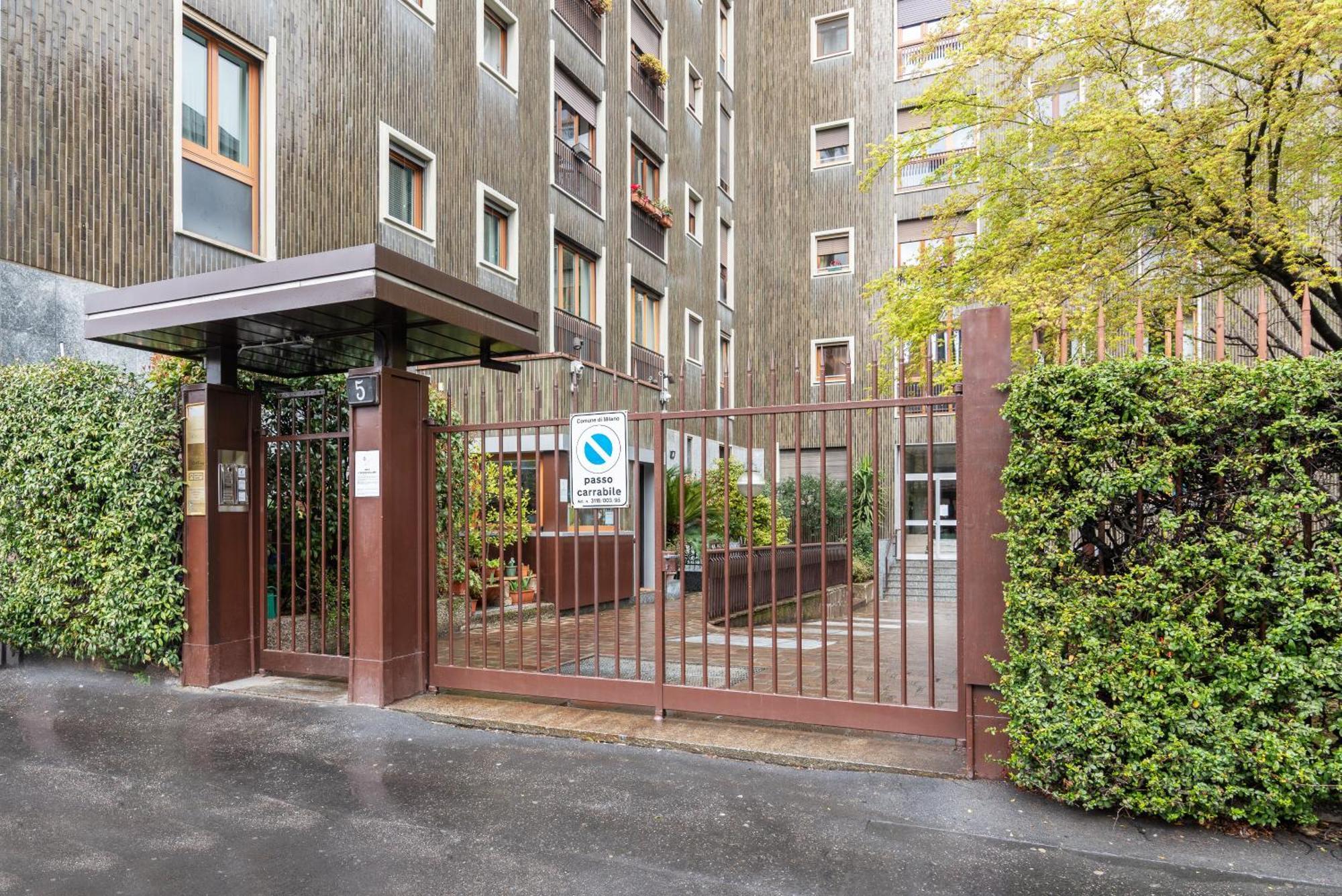 Apartment Wonderful Three-room Just Few Minutes Away From Mm Tricolore *