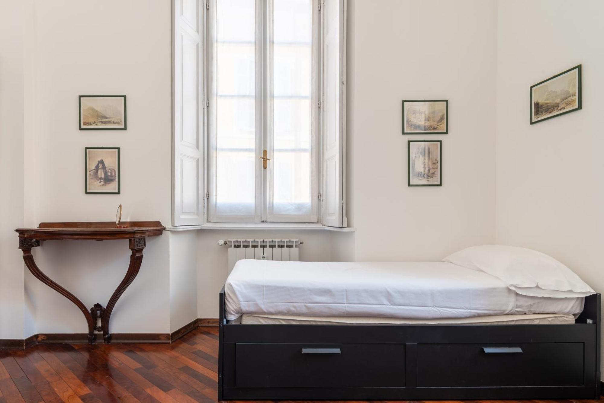 Spacious And Bright Three-room Just Few Steps From The Duomo * Milano