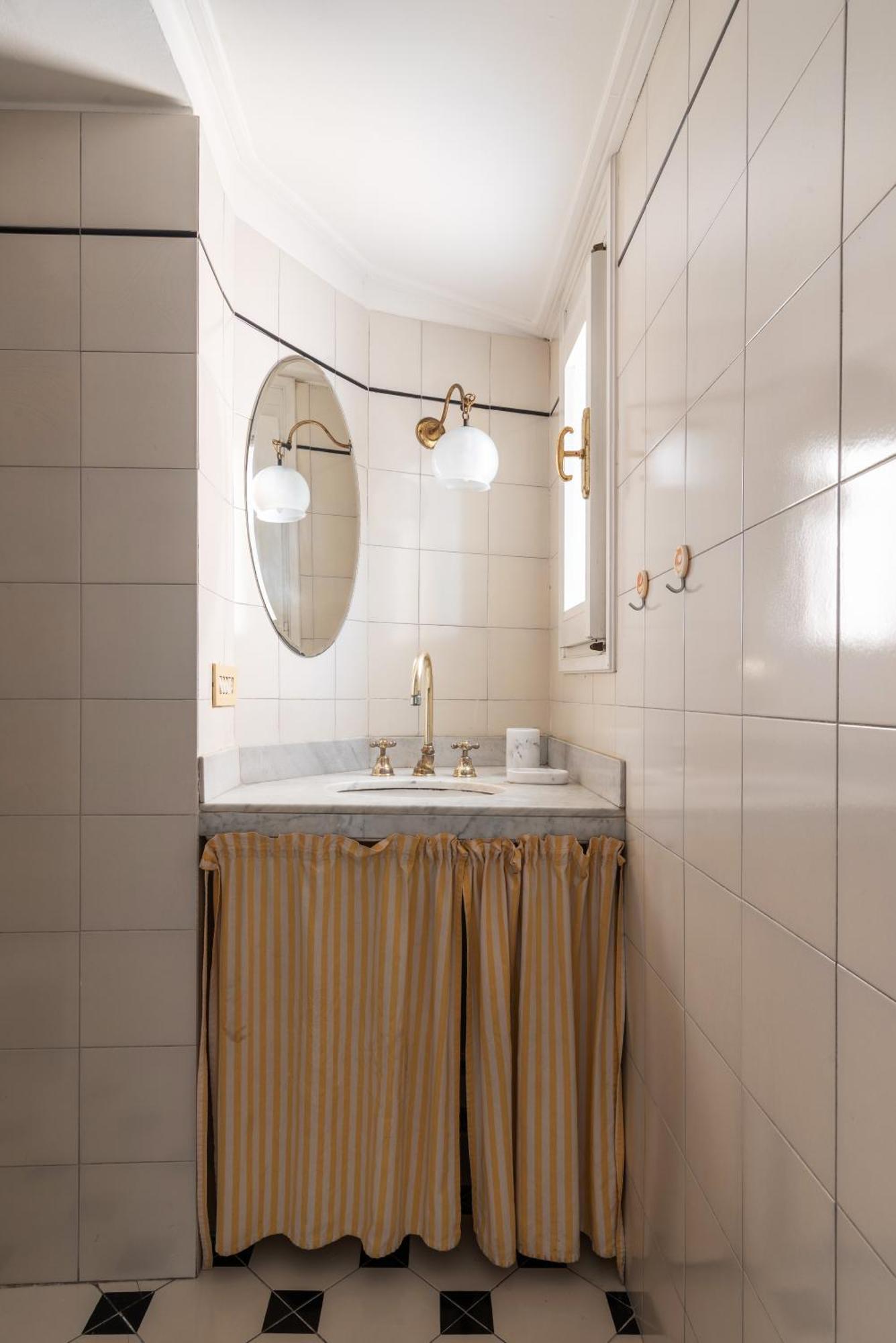 Spacious And Bright Three-room Just Few Steps From The Duomo * Milano