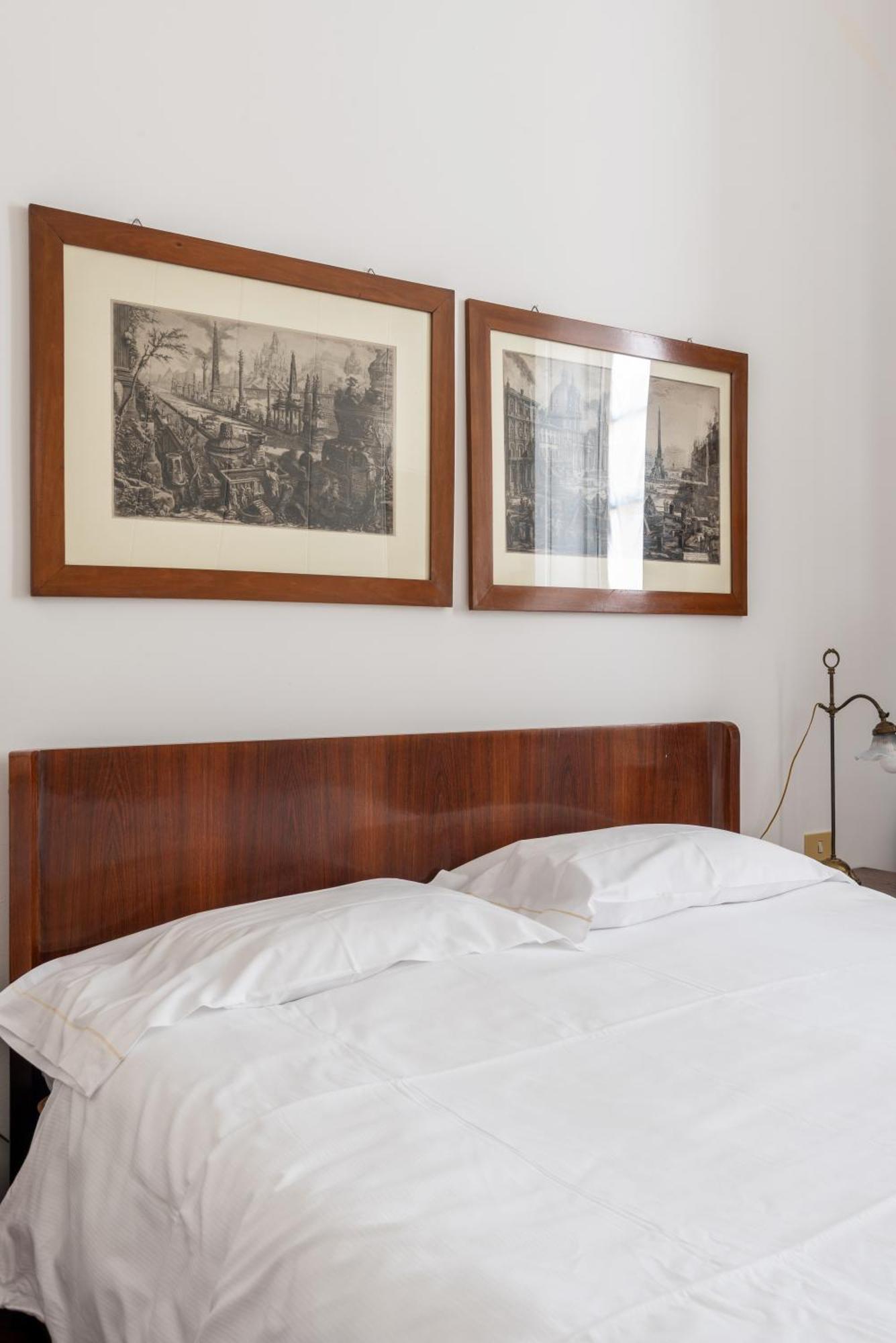 Spacious And Bright Three-room Just Few Steps From The Duomo Appartamento