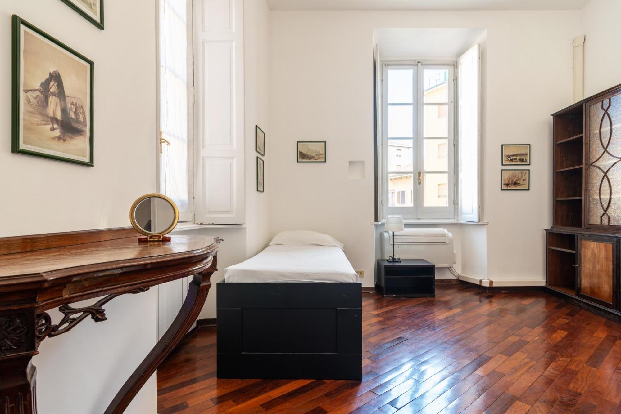 Spacious And Bright Three-room Just Few Steps From The Duomo
