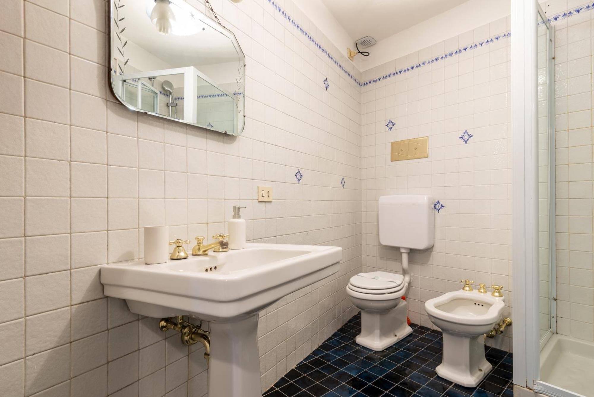 Spacious And Bright Three-room Just Few Steps From The Duomo Milano