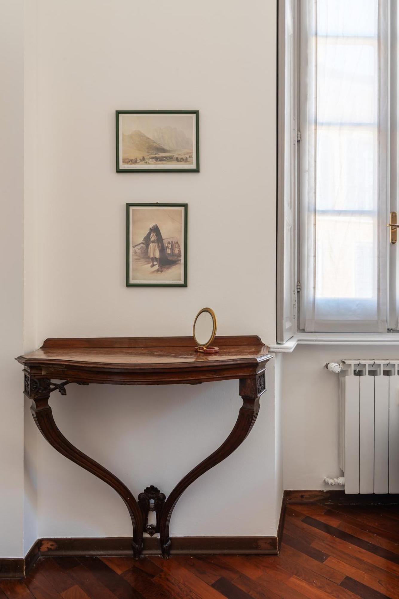 Spacious And Bright Three-room Just Few Steps From The Duomo Appartamento