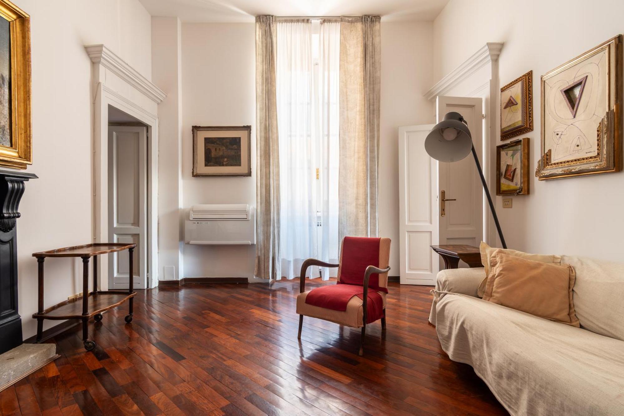 Spacious And Bright Three-room Just Few Steps From The Duomo Appartamento Milano