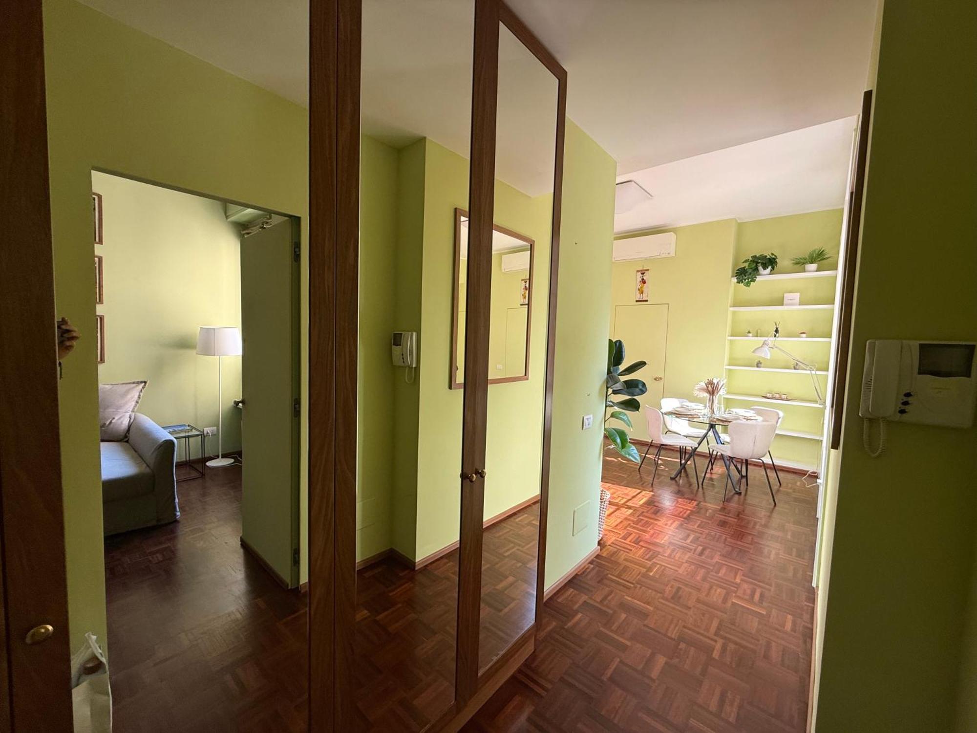 Urban Jungle 5 - Montenapoleone Apartment Milan