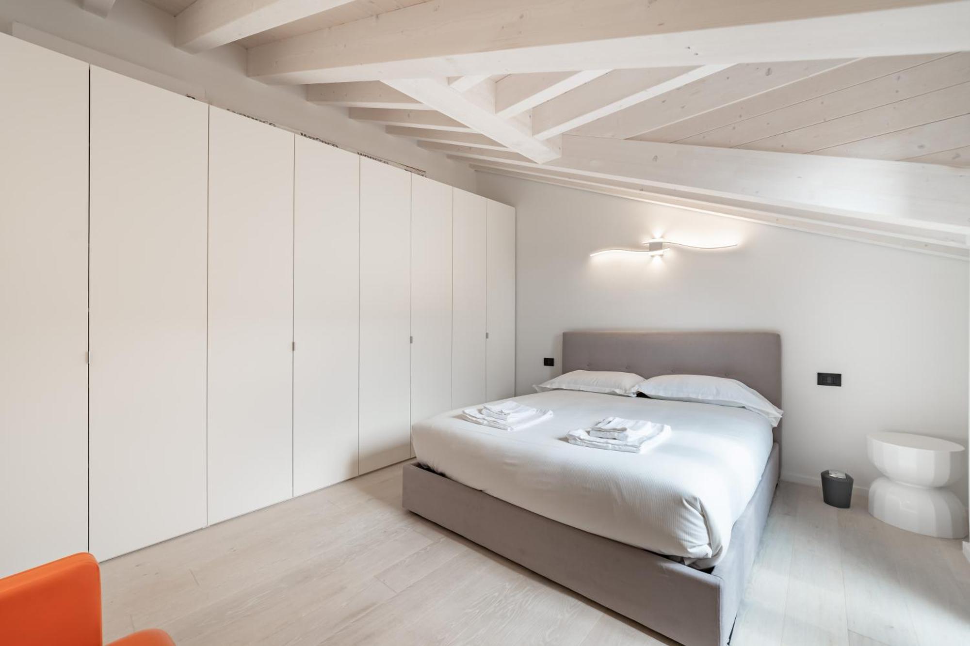 10 Min Walk From Prada, Bocconi And Metro Appartement Milaan