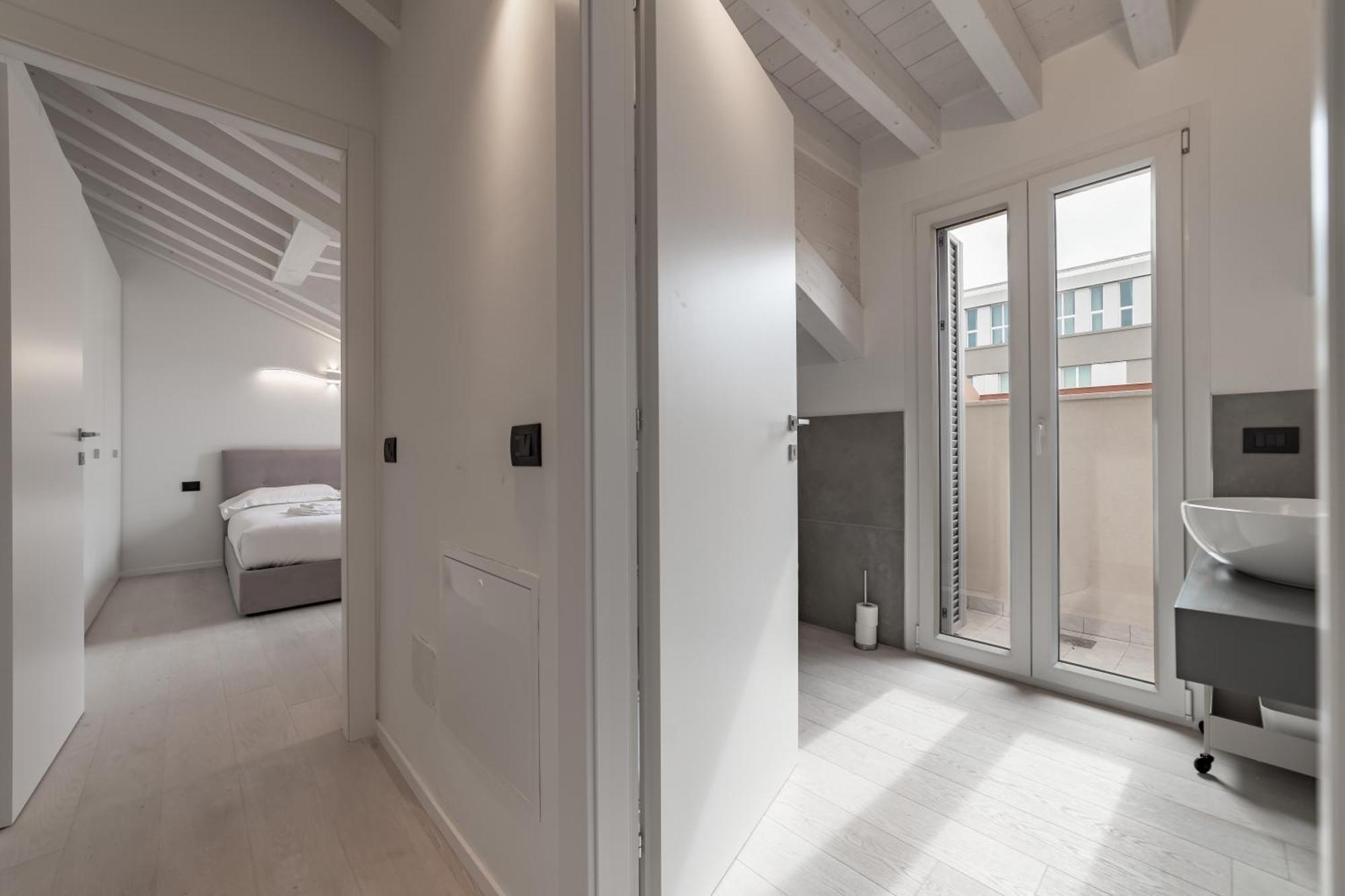 Appartement 10 Min Walk From Prada, Bocconi And Metro *