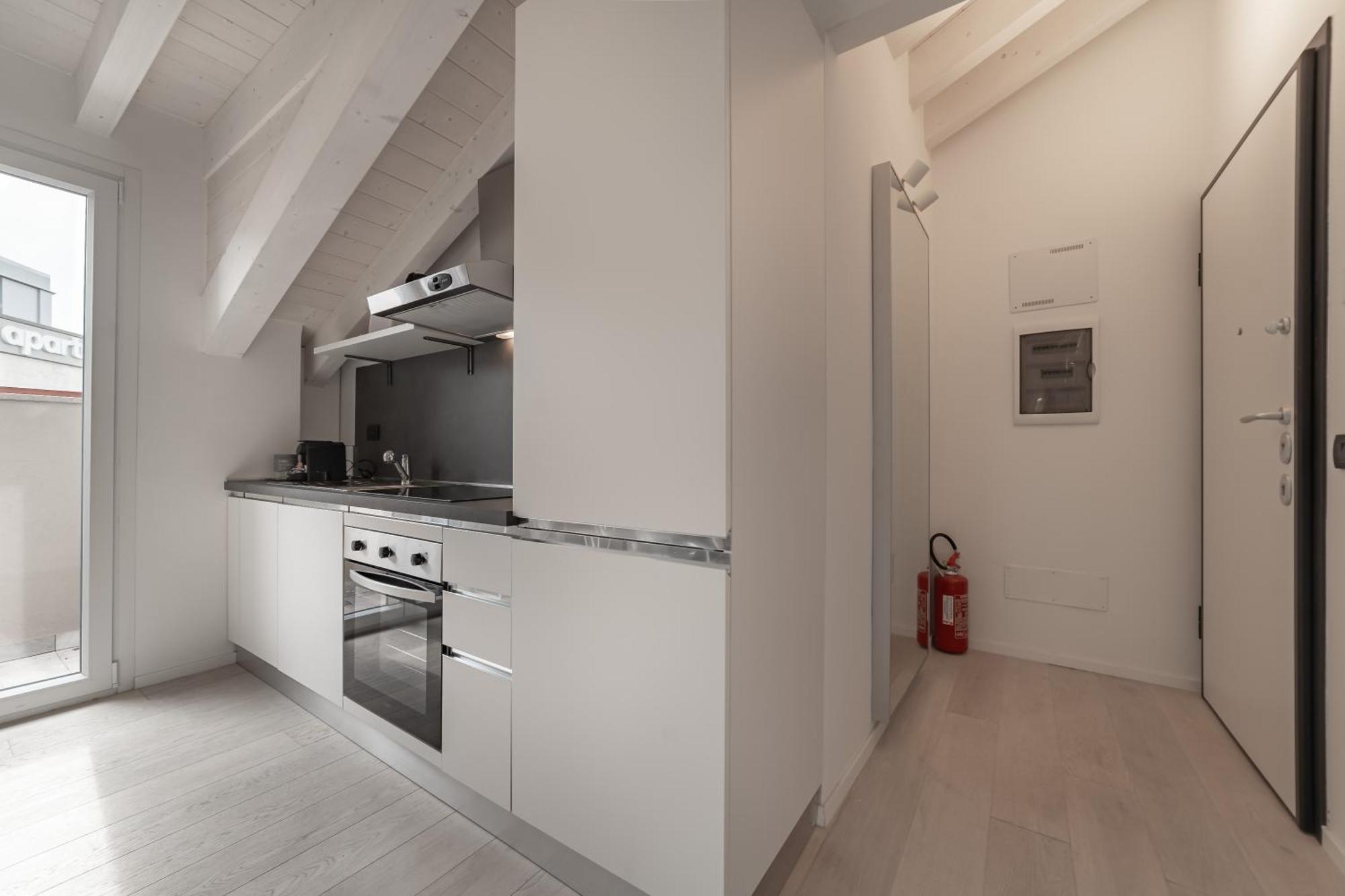 10 Min Walk From Prada, Bocconi And Metro Appartement *