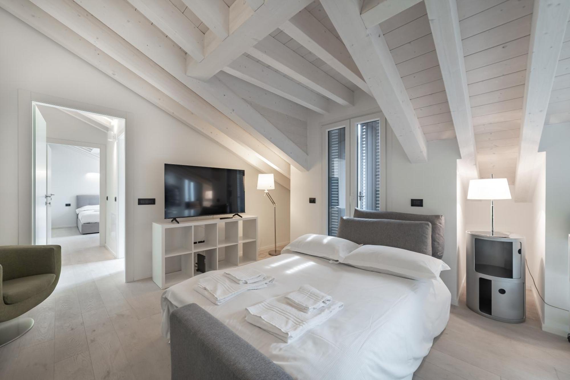 10 Min Walk From Prada, Bocconi And Metro Milaan