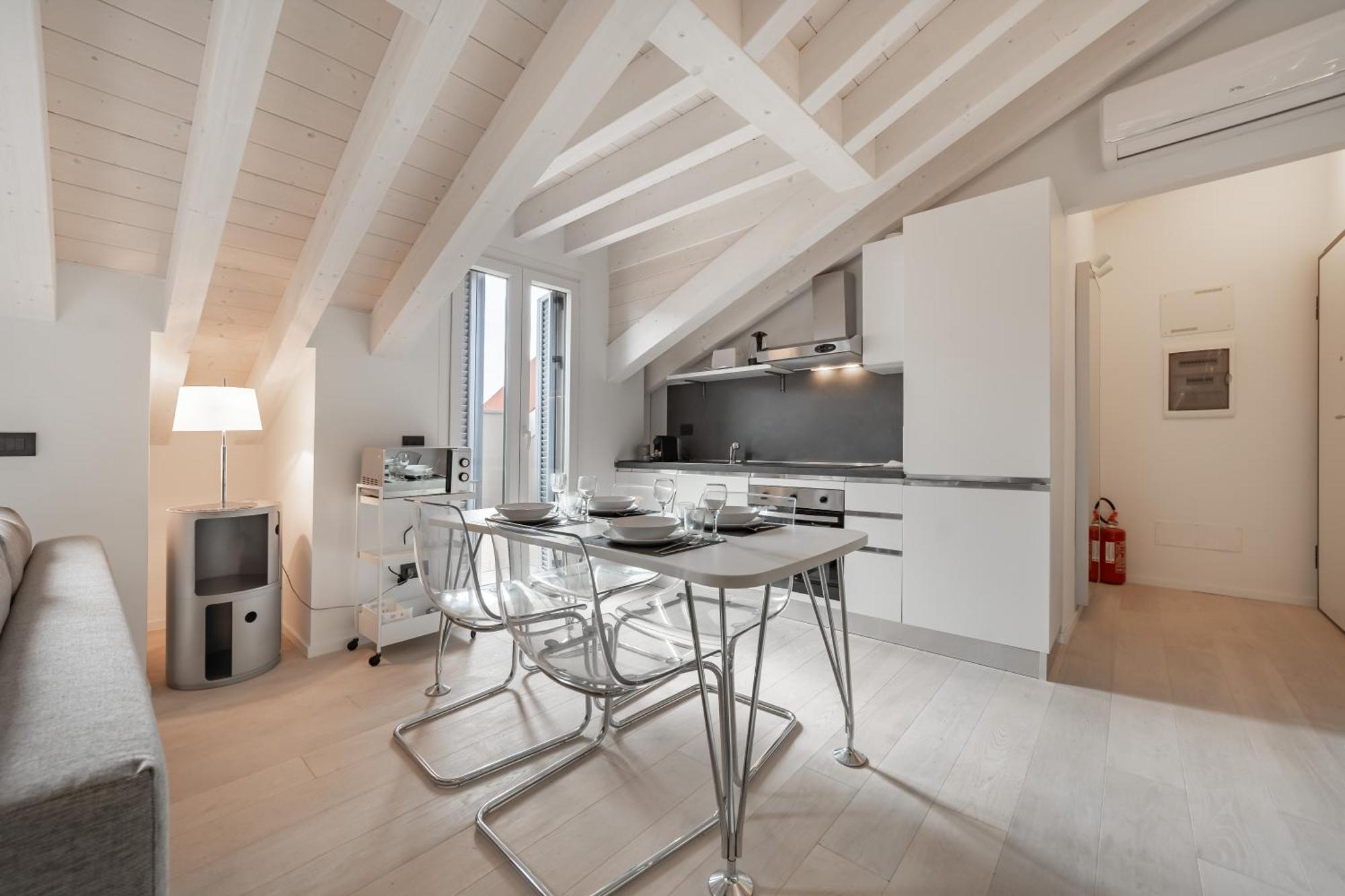 10 Min Walk From Prada, Bocconi And Metro Milaan