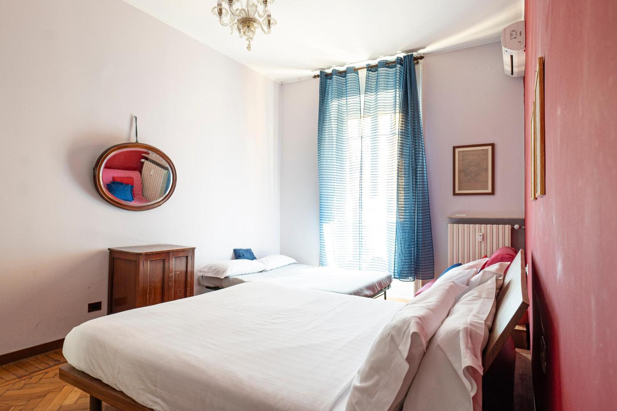 Apartment Sunshine-filled On Subway Milan