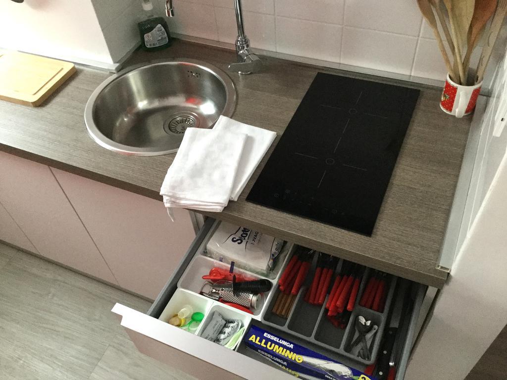 Appartamento Rosso A Milano, Tranquillo, Vicino Allo Ieo