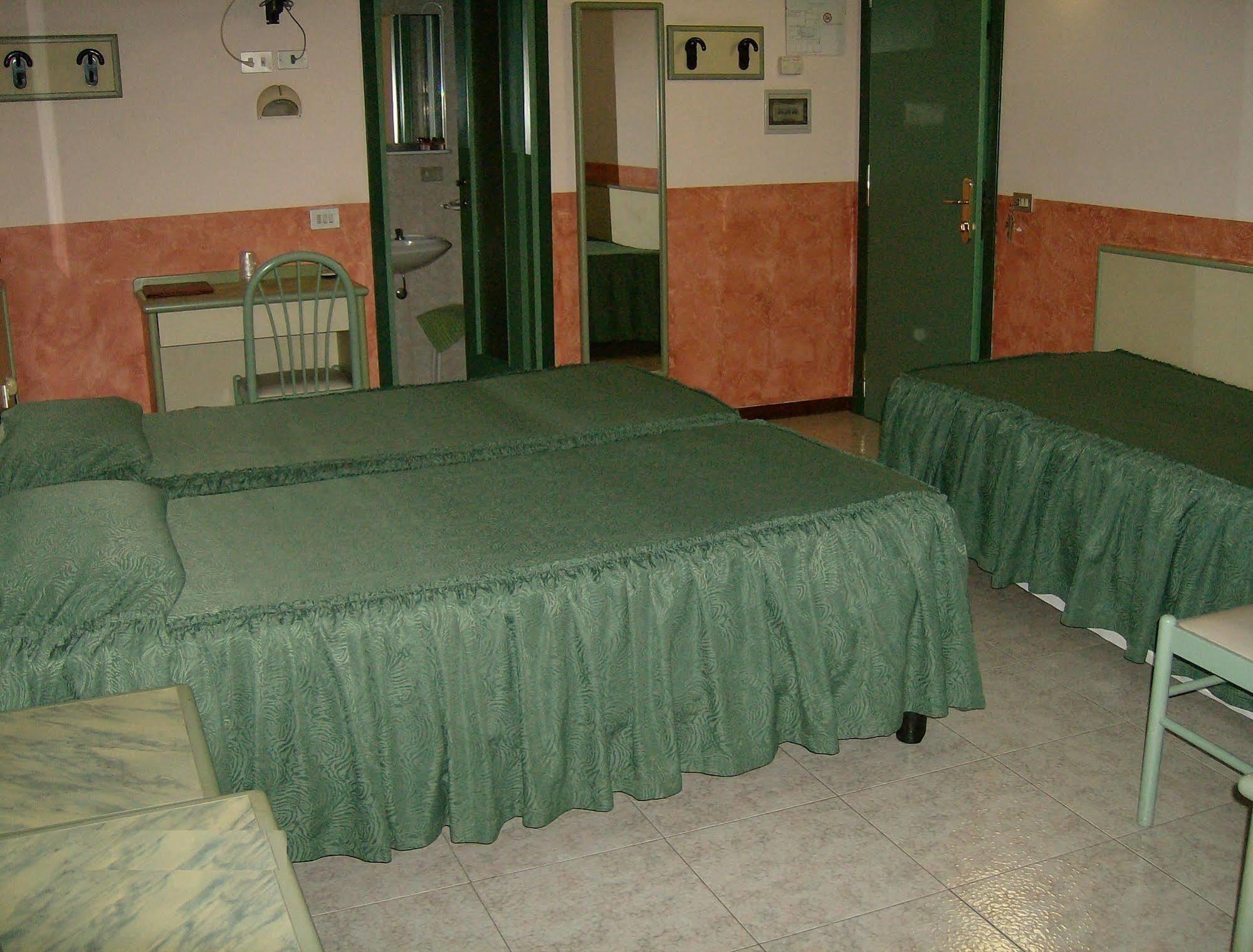 Mistral Hotel 3*