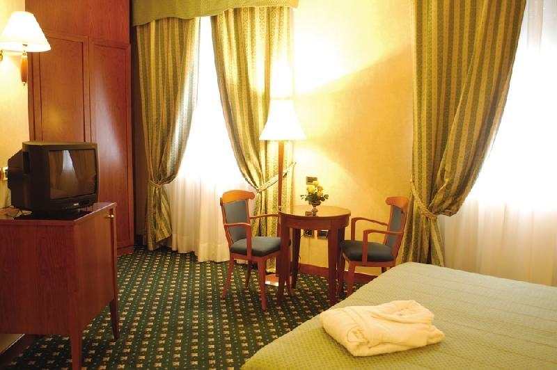 Ascot Hotel 4*