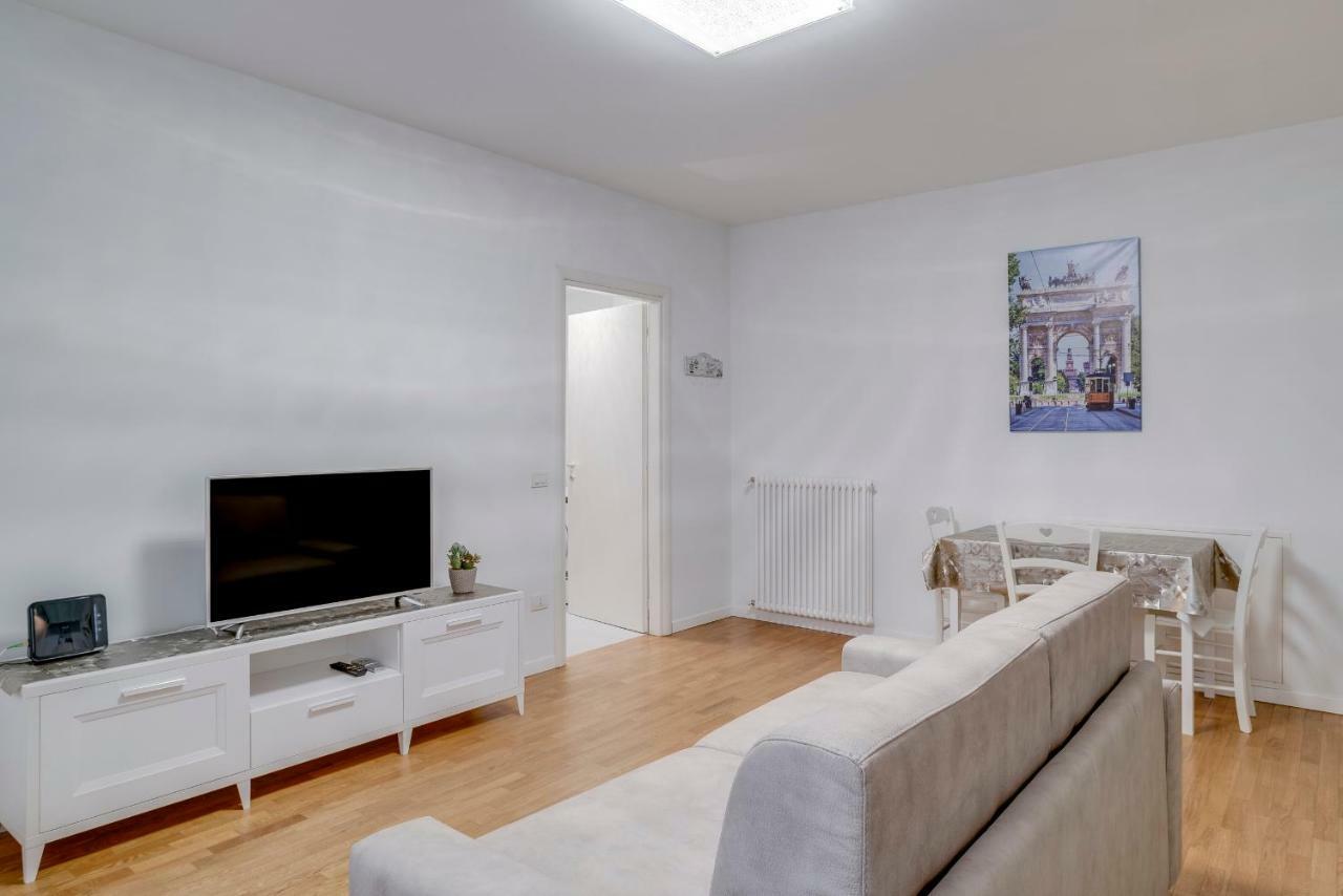 Nuovissimo E Luminoso Bilocale Zona Precotto Milano