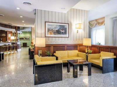 Ascot Hotel
