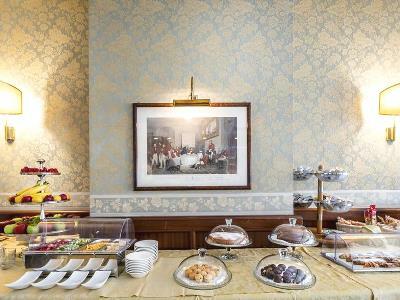 Ascot Hotel 4*
