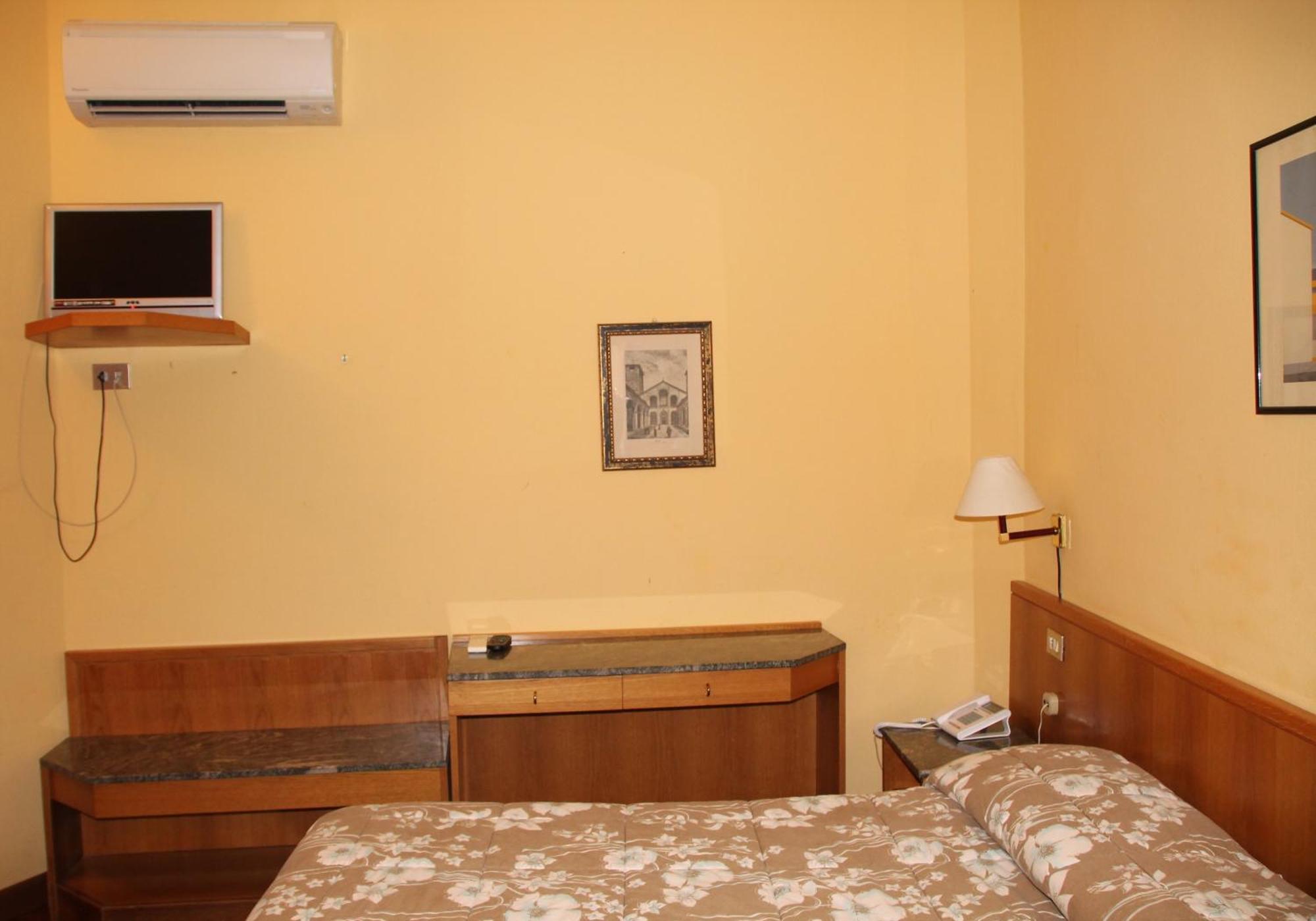 Hotel Vecchia 3*
