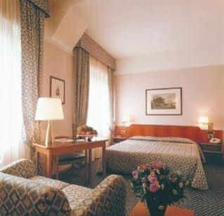 Ascot Hotel 4*