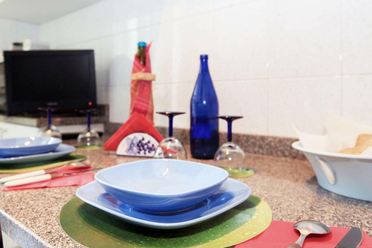 Affittacamere Room, 200m Subway, Navigli Area, Free Park, 10min Center, No Fee, Shared Bath And Kitchen Milano