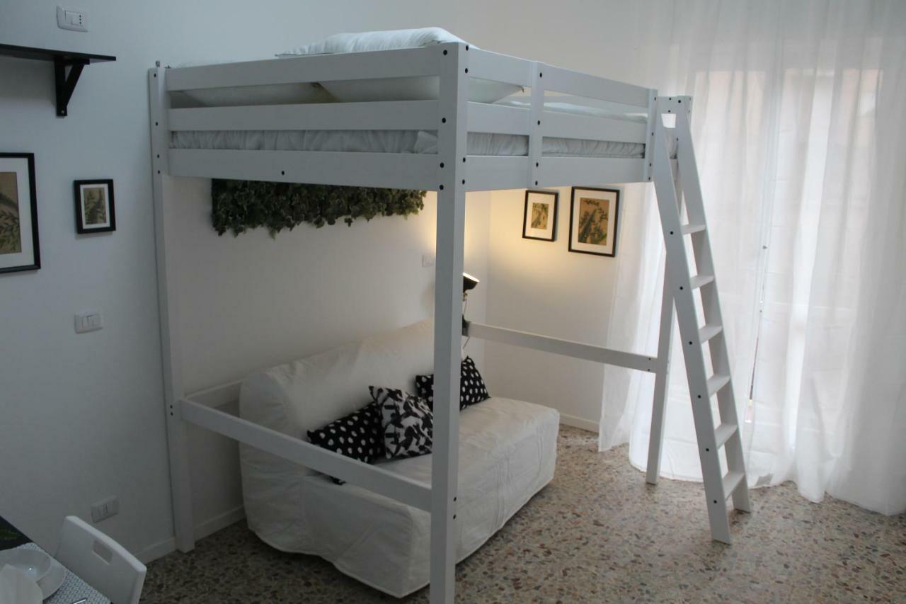 Apartment Anacreonte 7 Mailand