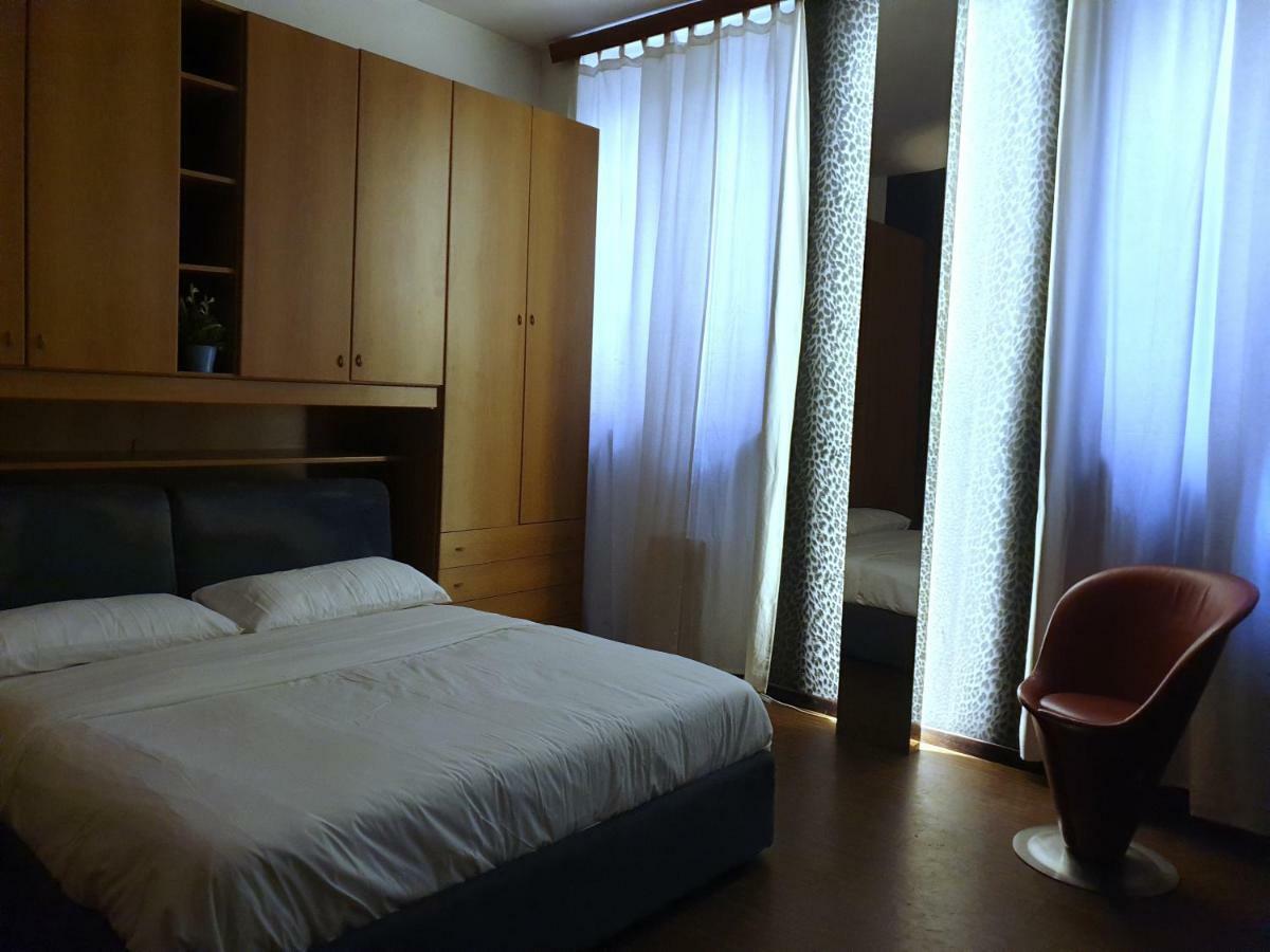 5Min Walk From Duomo! Apartment 100M2 Leilighet Milano